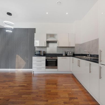 Riverside 2 Bedroom Stratford London Exterior photo